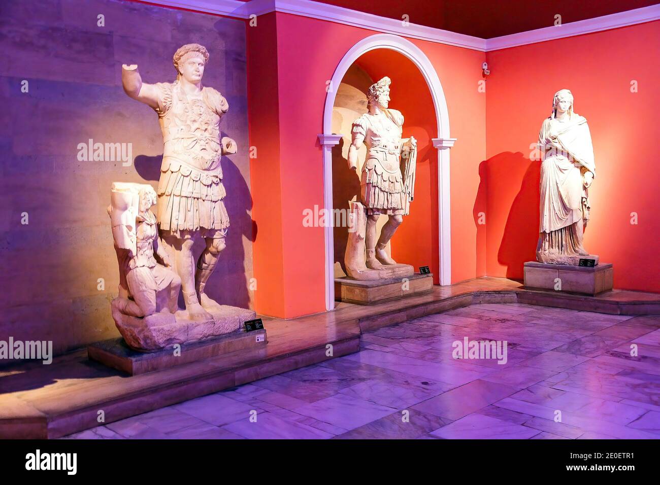 Empereurs romains Trajan et statue d'Hadrien de Perge en Turquie Banque D'Images