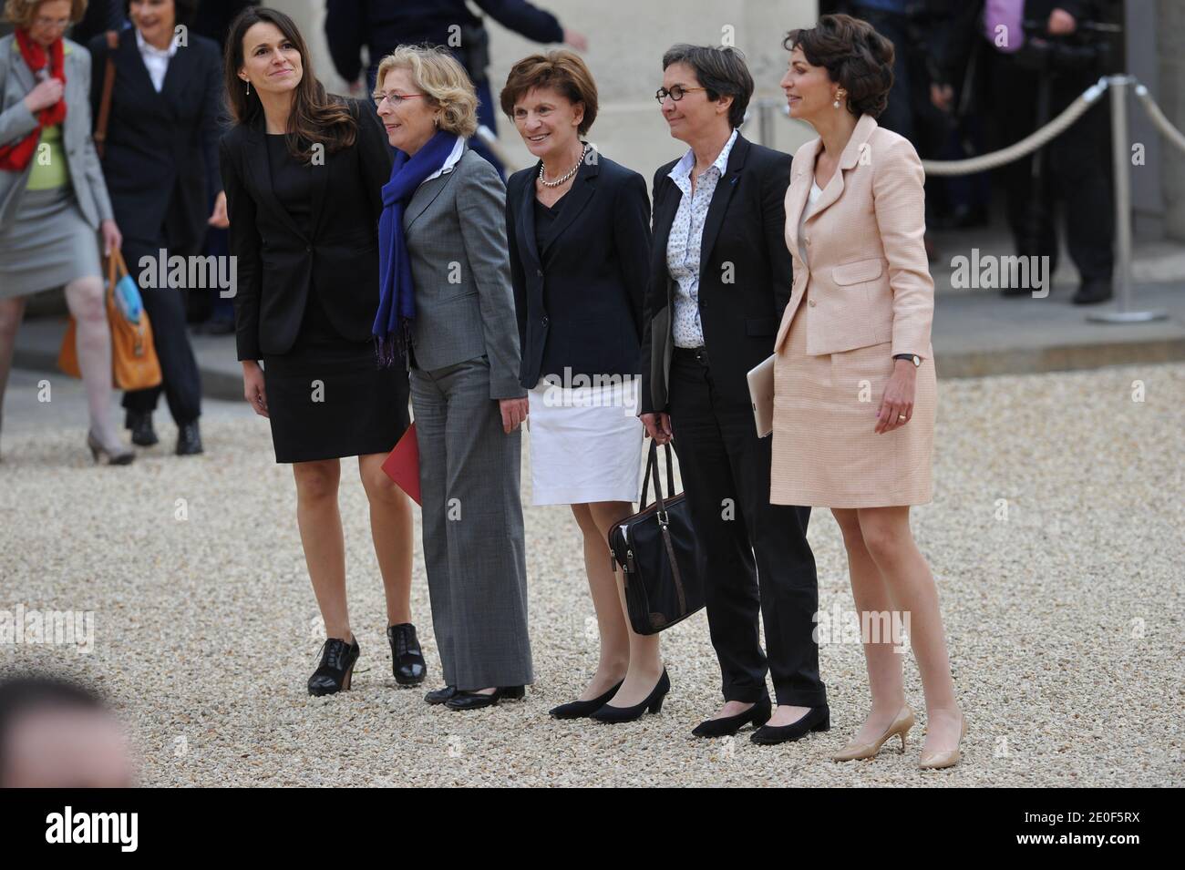 Ministre française de la Culture et de la communication Aurelie Filippetti, ministre française de l'enseignement supérieur et de la recherche Geneviève Fioraso, ministre française des personnes âgées et handicapées Michele Delaunay, ministre française des Sports Valerie Fourneyron, ministre française des Affaires sociales et de la Santé Marisol Touraine arrivant au palais présidentiel d'Elysee à Paris, France le 17 mai 2012 au premier conseil hebdomadaire du gouvernement du président français François Hollande. Photo de Nicolas Gouhier/ABACAPRESS.COM Banque D'Images