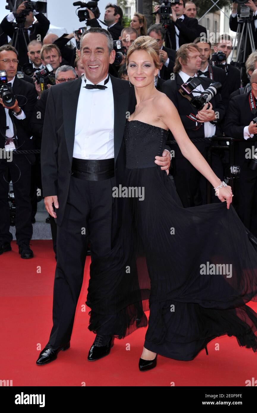 Thierry Ardisson et sa petite amie Audrey Crespo-Mara arrivent au cinéma sans pelouse du Palais des Festivals dans le cadre du 65e Festival international de Cannes à Cannes, le 19 mai 2012. Photo d'Aurore Marechal/ABACAPRESS.COM Banque D'Images