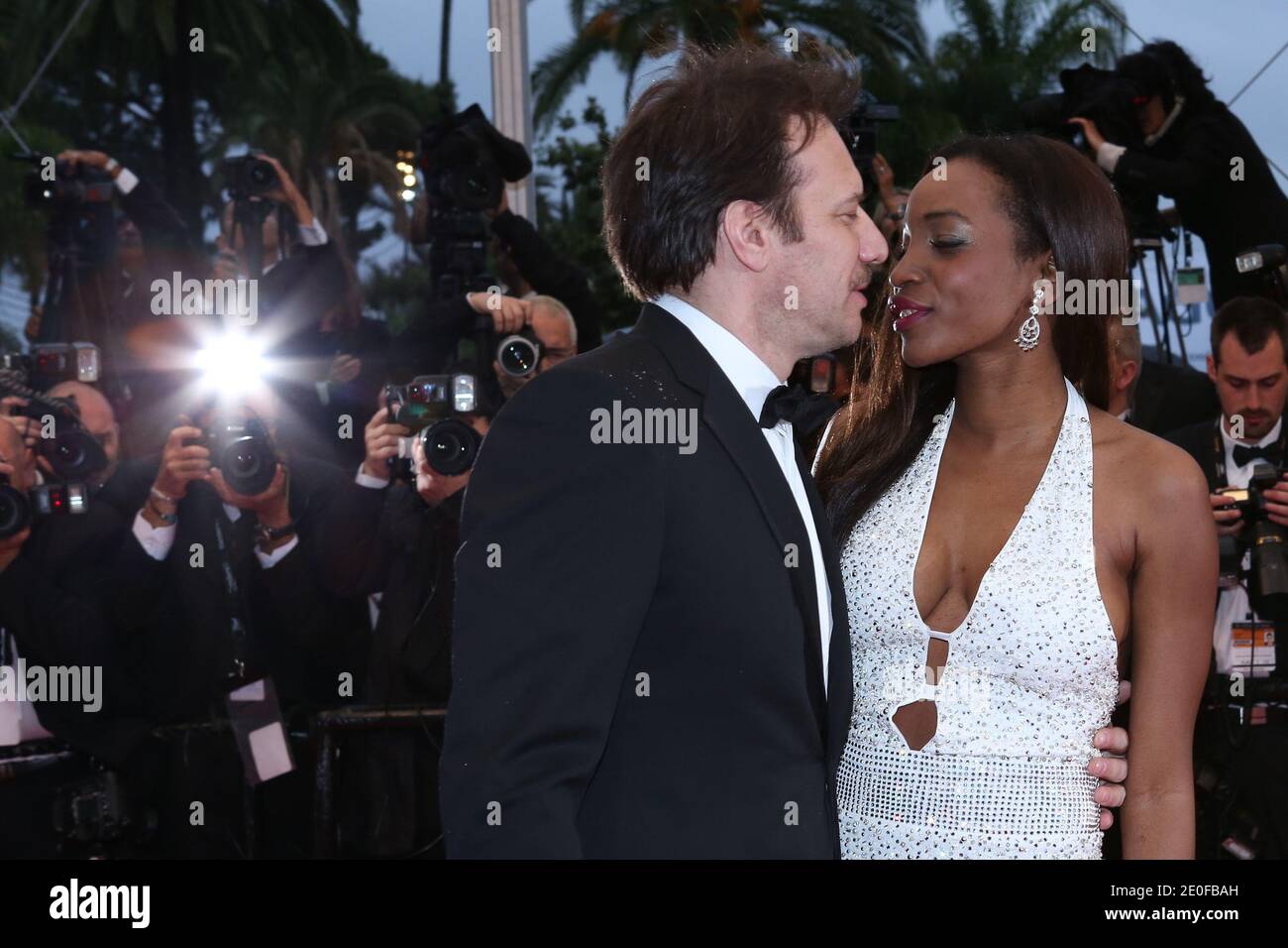 Samuel le Bihan et Daniela Bihan arrivent à la projection « Amour » qui s'est déroulée au Palais des Festivals dans le cadre du 65e Festival international du film de Cannes, le 20 mai 2012. Photo de Frédéric Nebinger/ABACAPRESS.COM Banque D'Images