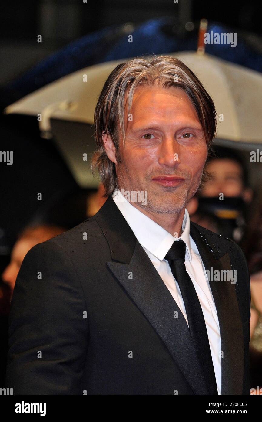 Mads Mikkelsen posant avant la première de 'Jagten' ('The Hunt') présentée en compétition au 65e festival de Cannes, à Cannes, dans le sud de la France, le 20 mai 2012. Photo d'Aurore Marechal/ABACAPRESS.COM Banque D'Images