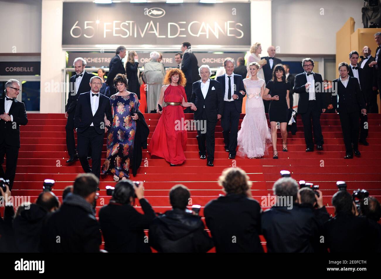 Les acteurs Anny Duperey, Pierre Arditi, Sabine Azema, Anne Consigny, le producteur Bruno Podalydes Lambert Wilson et Hippolyte Girardot quittent la projection de nous n'avez encore Rien vu lors du 65e Festival annuel du film de Cannes au Palais des Festivals le 21 mai 2012 à Cannes. Photo de Lionel Hahn/ABACAPRESS.COM Banque D'Images