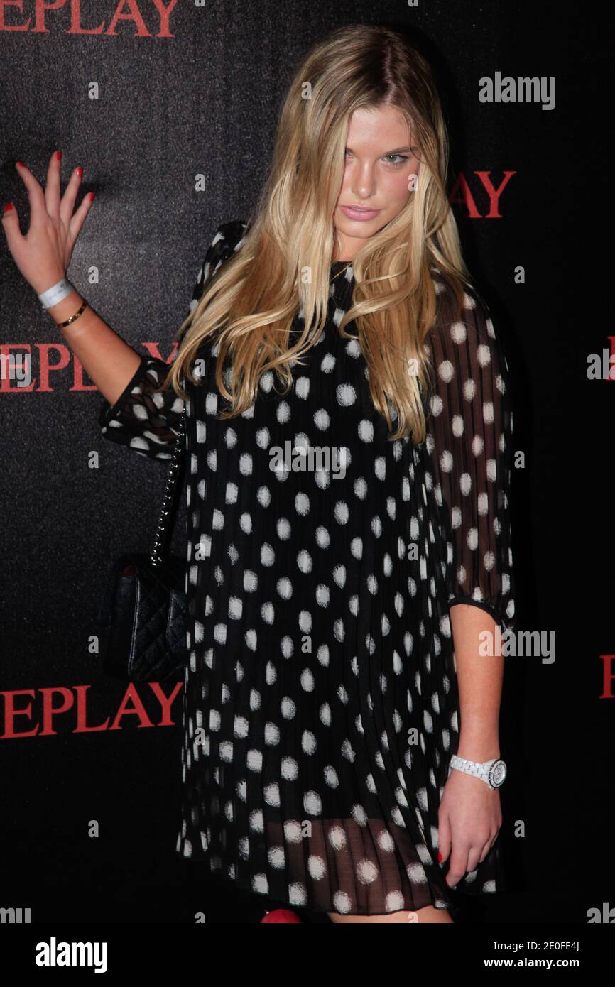Nicole Patrick posant lors de la soirée photocall de « Replay » à l'hôtel Martinez à Cannes, en France, lors du 65e Festival de Cannes, le 22 mai 2012. Photo de Jerome Domine/ABACAPRESS.COM Banque D'Images