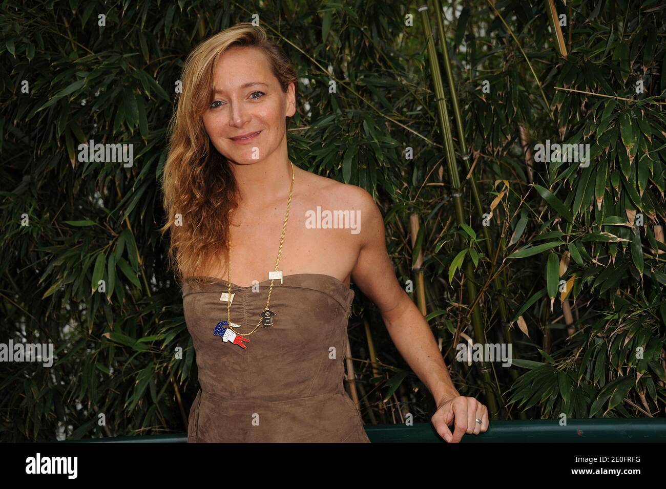 Julie Ferrier participe à l'Open de tennis français 2012 à l'arène Roland Garros à Paris, France, le 31 mai 2012. Photo de Gorassini-Guibbbbaud/ABACAPRESS.COM Banque D'Images