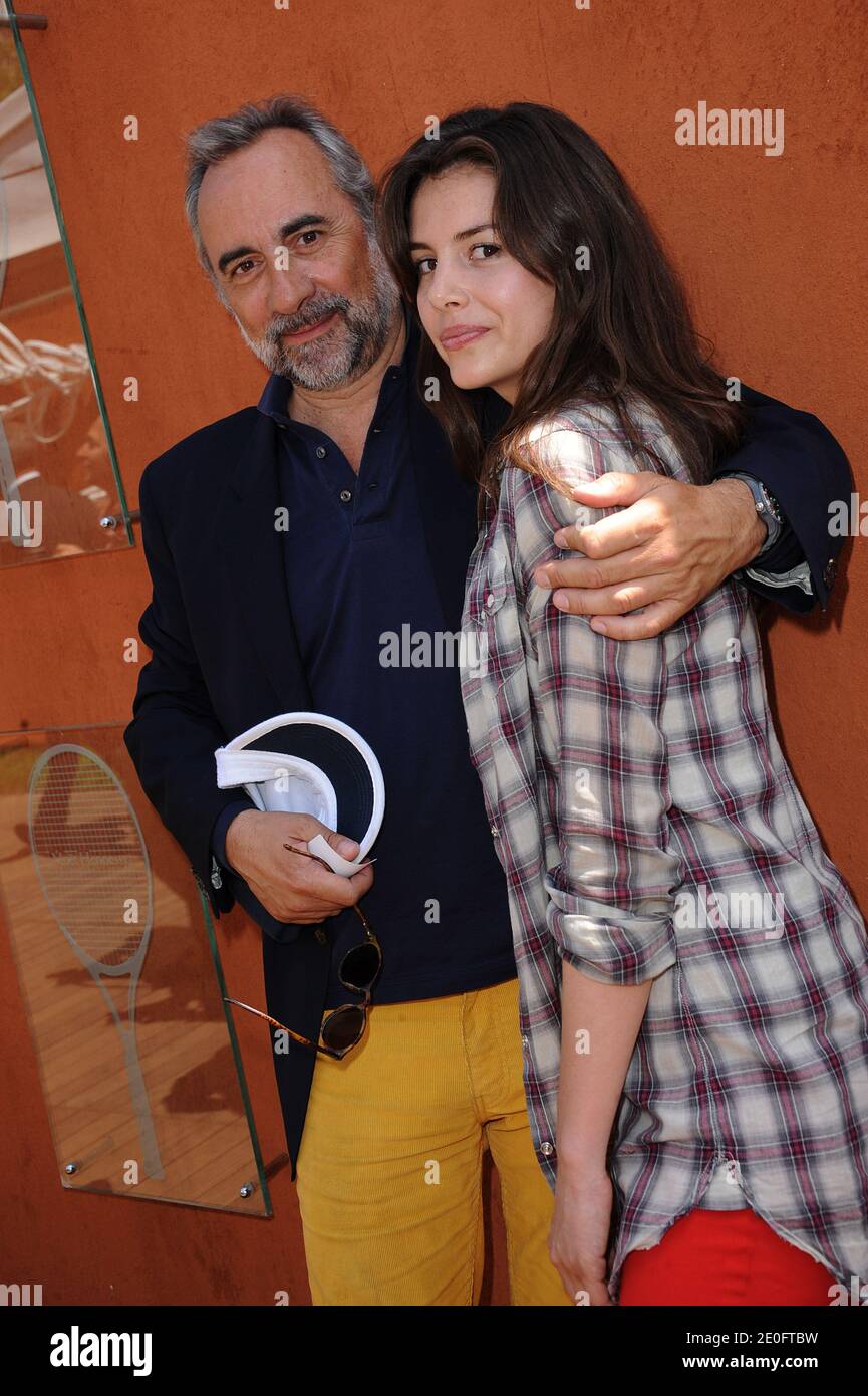 Antoine Dulery et Louise Monot Wiki participant à l'Open de tennis français  2012 à l'arène Roland Garros à Paris, France, le 2 juin 2012. Photo de  Gorassini-Guibbbbaud/ABACAPRESS.COM Photo Stock - Alamy