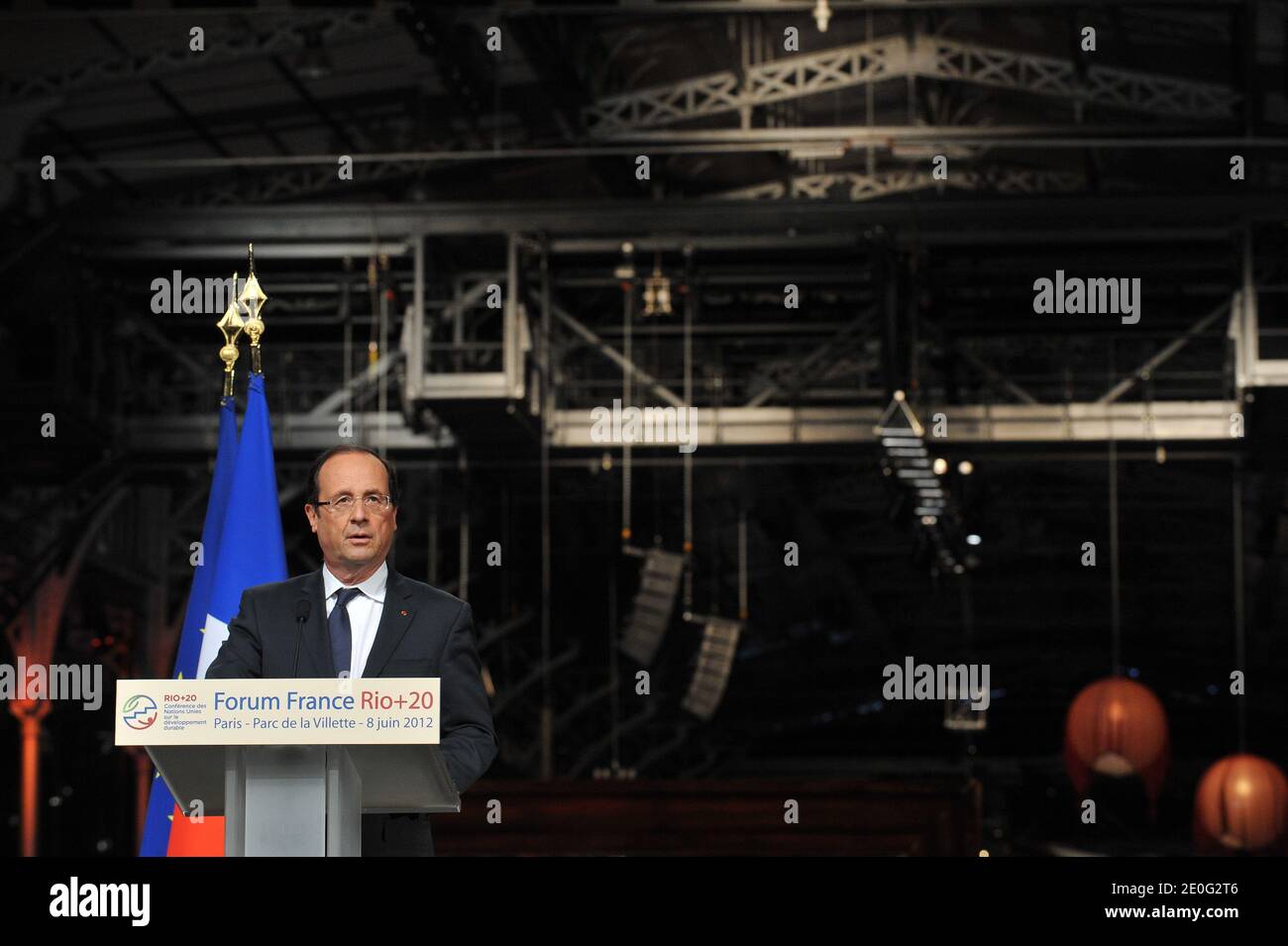 Le President Francais Francois Hollande Prononce Un Discours Lors De L Ouverture Du Forum Club France Rio Au Parc De La Villette A Paris En France Le 8 Juin 12 Le Forum Club Le President Francais Francois Hollande Prononce Un Discours Lors De L Ouverture Du Forum Club France Rio Au Parc De La Villette A Paris En France Le 8 Juin 12 Le Forum Club