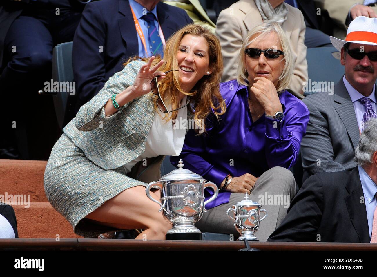 Monica Seles et Martina Navratilova assistent à la finale des femmes de  l'Open de tennis français 2012 au stade Roland Garros à Paris, en France,  le 9 juin 2012. Photo de Christophe
