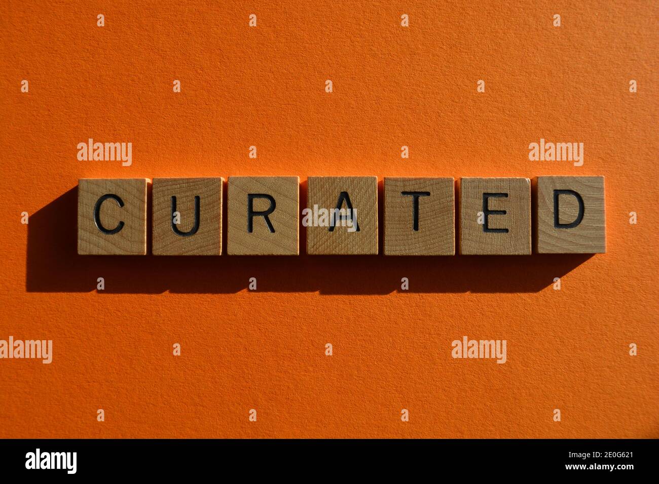 Cur Mot En Lettres De L alphabet De Bois Isol es Sur Fond Orange