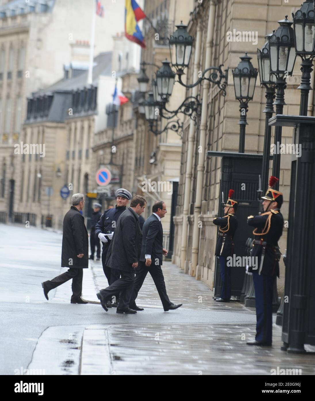 Le Président François Hollande et la première Dame Valérie ...