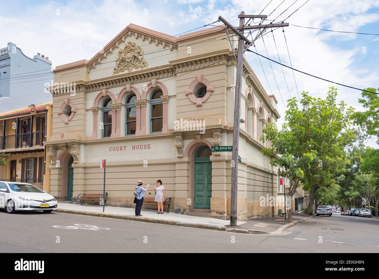 Le palais de justice de Glebe et le poste de police adjacent à Glebe, Sydney, a été conçu par l'architecte colonial en 1889 et est un style victorien Banque D'Images