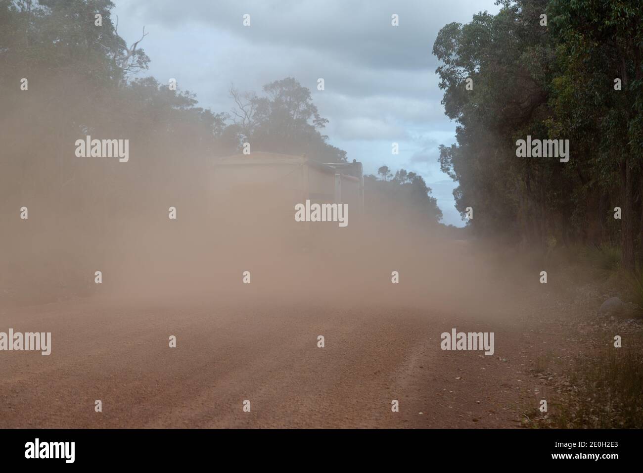 Une route poussiéreuse Gravel Road à l'est d'Augusta en Australie occidentale Banque D'Images