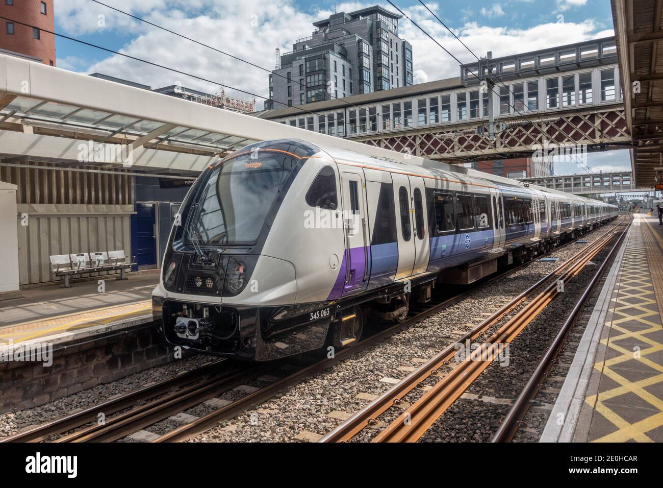 Un train TfL Rail (Crossrail/Elizabeth Line) de classe 345 à la gare principale de Maidenhead à Maidenhead, Berkshire, Royaume-Uni. Banque D'Images