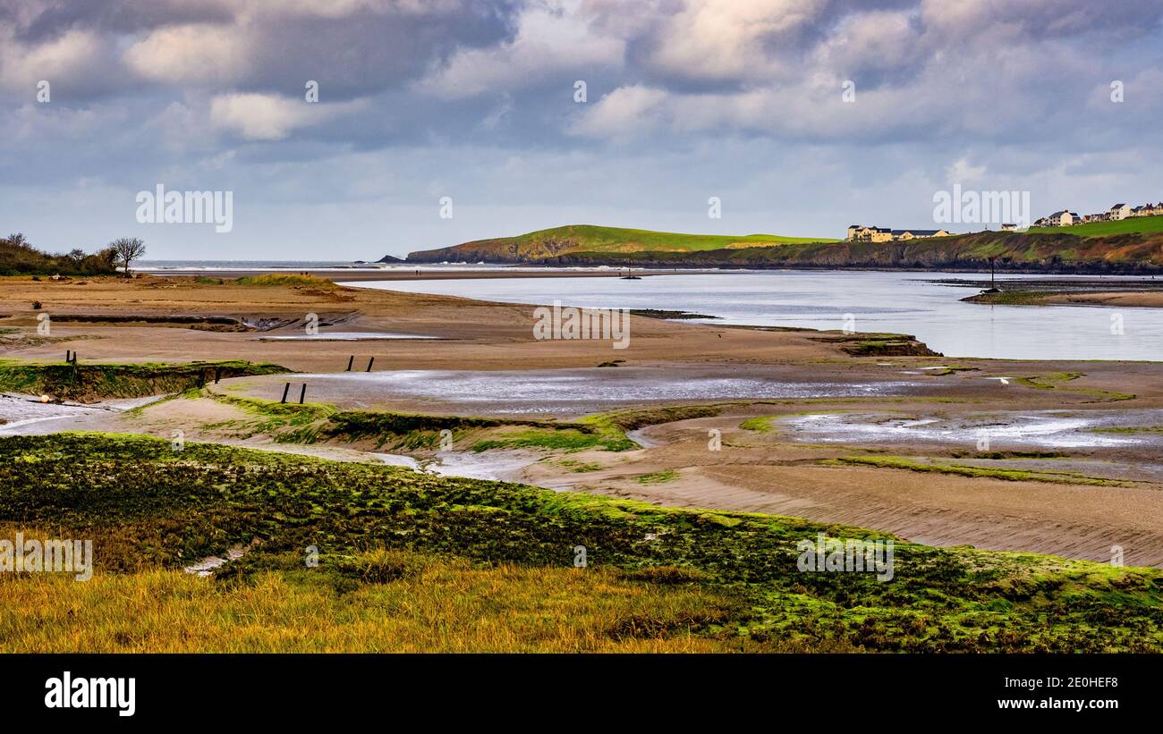 Les flattes de boue de Cardigan Bay, dans l'ouest du pays de Galles, entre St Dogmaels et Poppit Sands à marée basse Banque D'Images