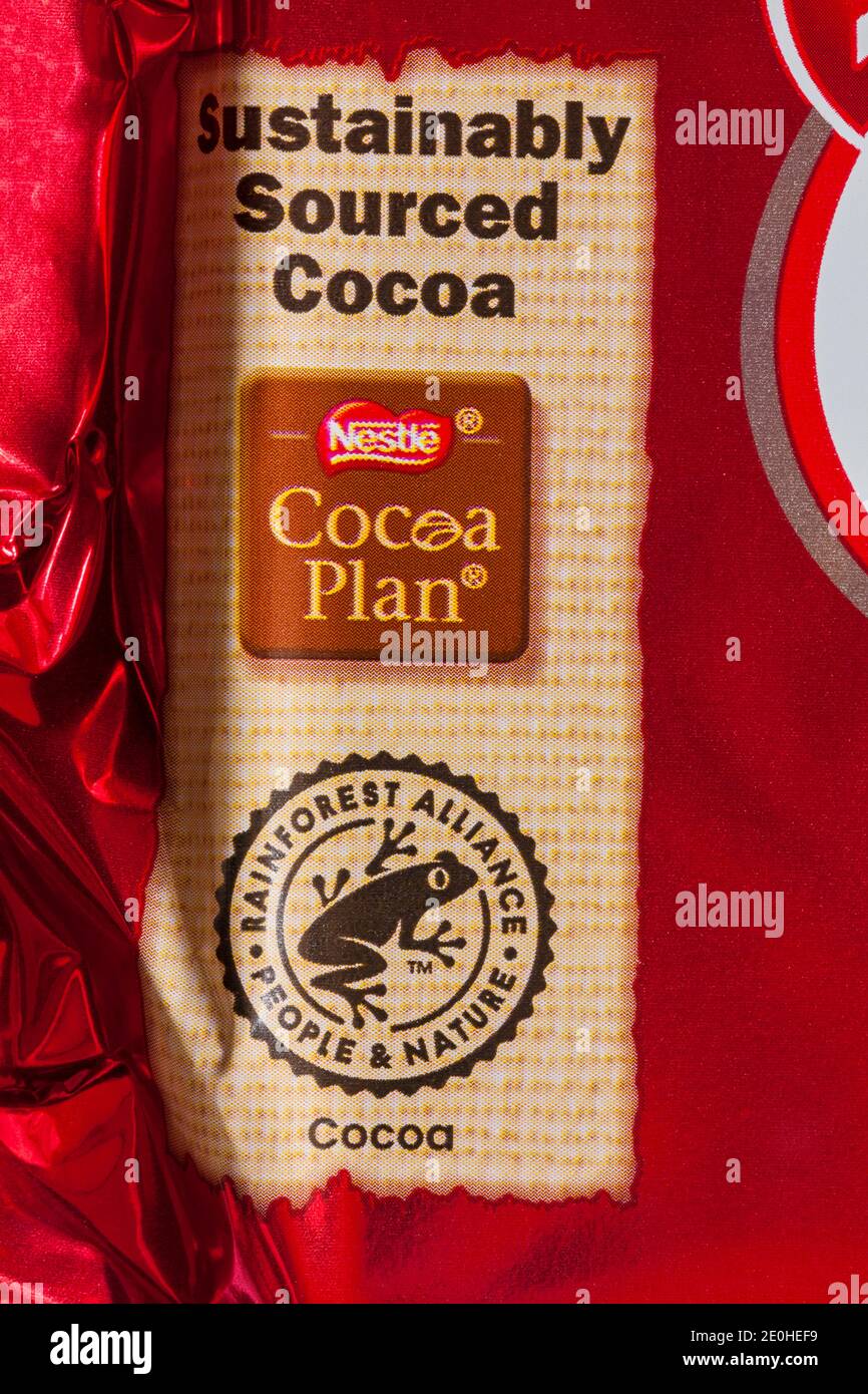 Cacao d'origine durable Nestlé Cocoa Plan Rainforest Alliance People & Logo  de la nature sur paquet de KitKat Nestlé Honeycomb Photo Stock - Alamy