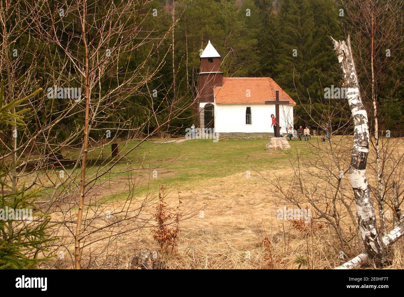 Comté de Harghita, Roumanie. La chapelle catholique de Sainte-Anne, lieu de pèlerinage au bord du lac Sainte-Anne. Banque D'Images