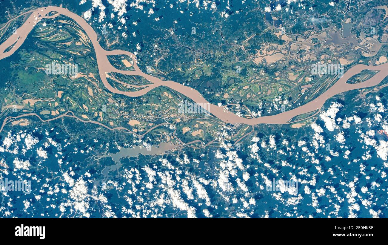 Rivière Amazone de l'espace. Interprétation par l'artiste avec des techniques numériques appliquées. Éléments de cette image fournis par la NASA Banque D'Images