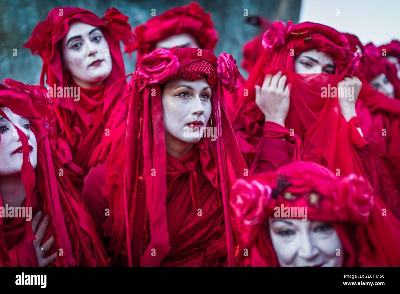 La Brigade de la rébellion rouge s'en va dans les rues lors de l'extinction des manifestations de la rébellion contre le changement climatique. Banque D'Images