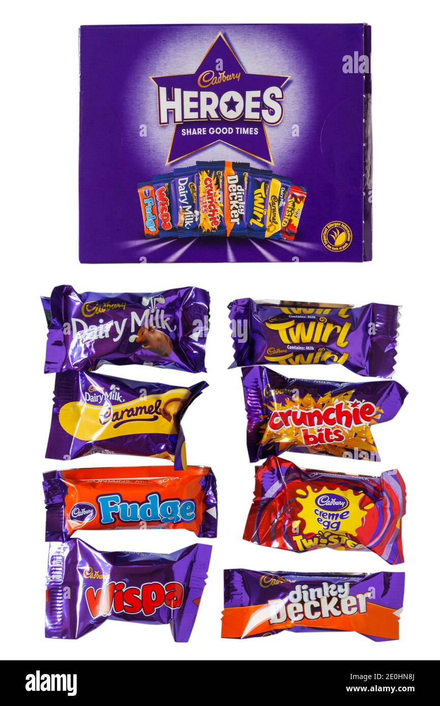 Boîte de chocolats Cadbury Heroes dont le contenu a été retiré isolé sur fond blanc - partager les bons moments - boîte de chocolats héros, chocolats héros Banque D'Images