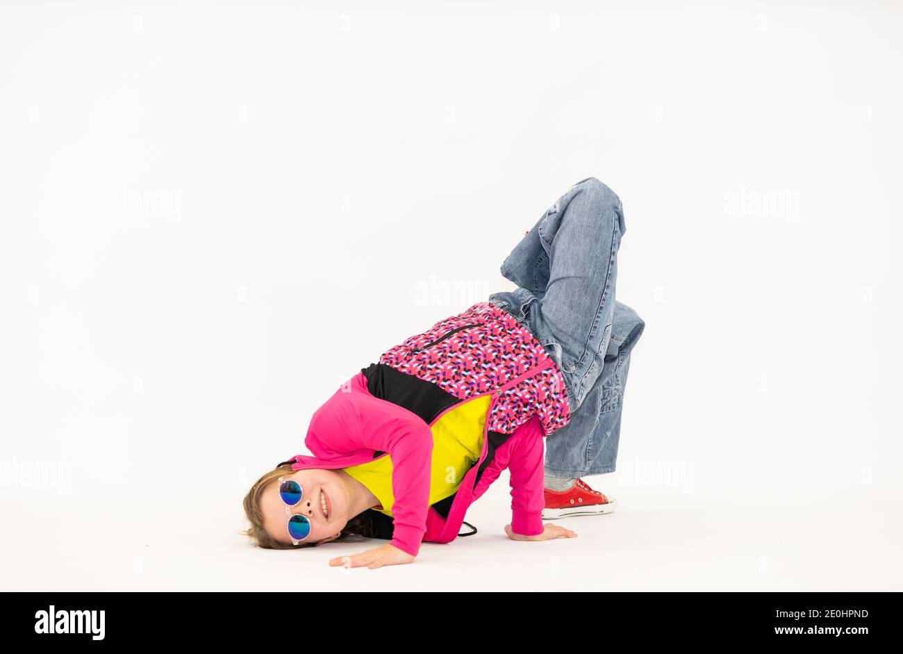 fille dans une posture de breakdance Banque D'Images