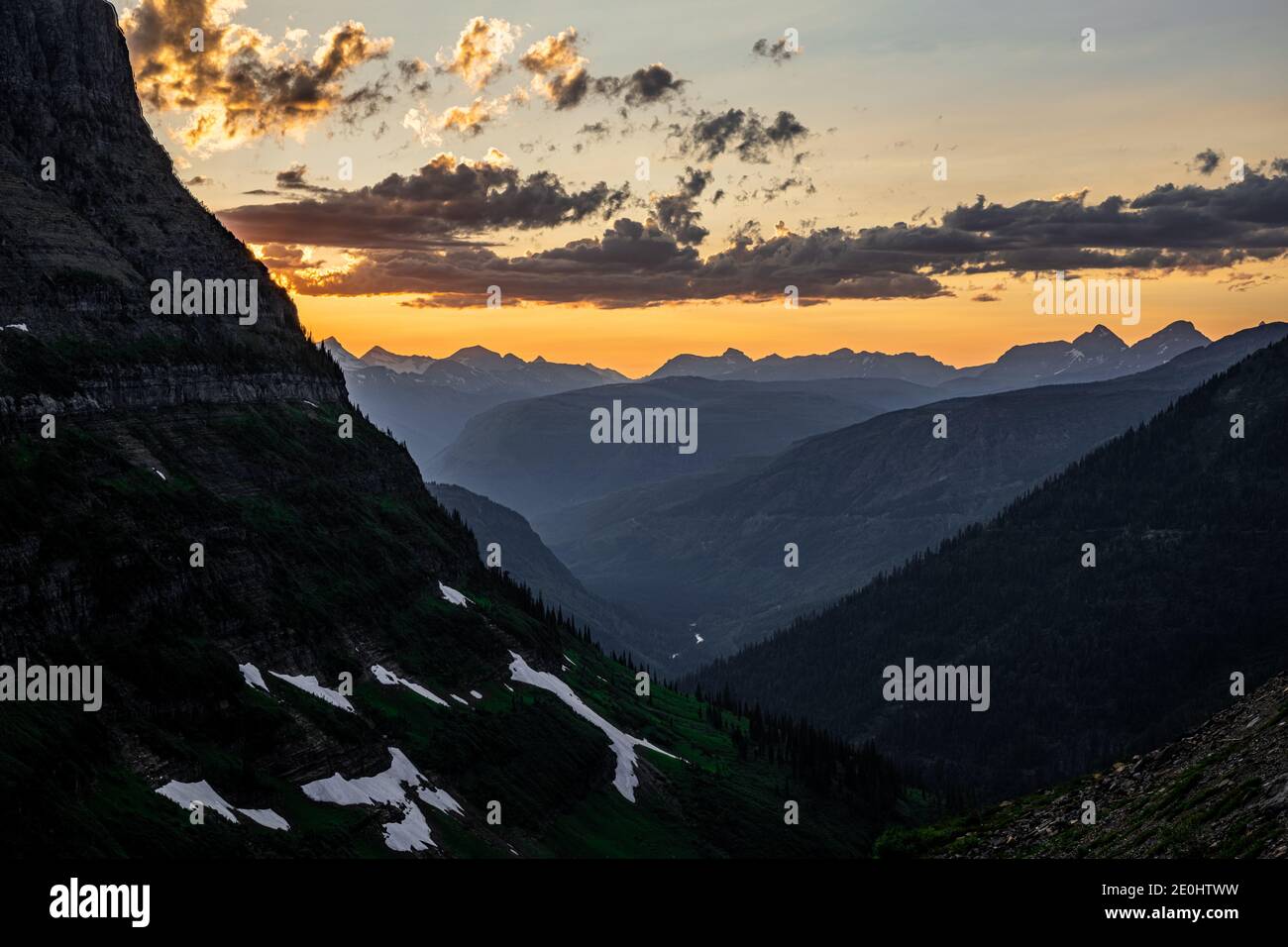 Lumière de soirée lumineuse sur la gamme Camas de la route à La route du soleil Banque D'Images