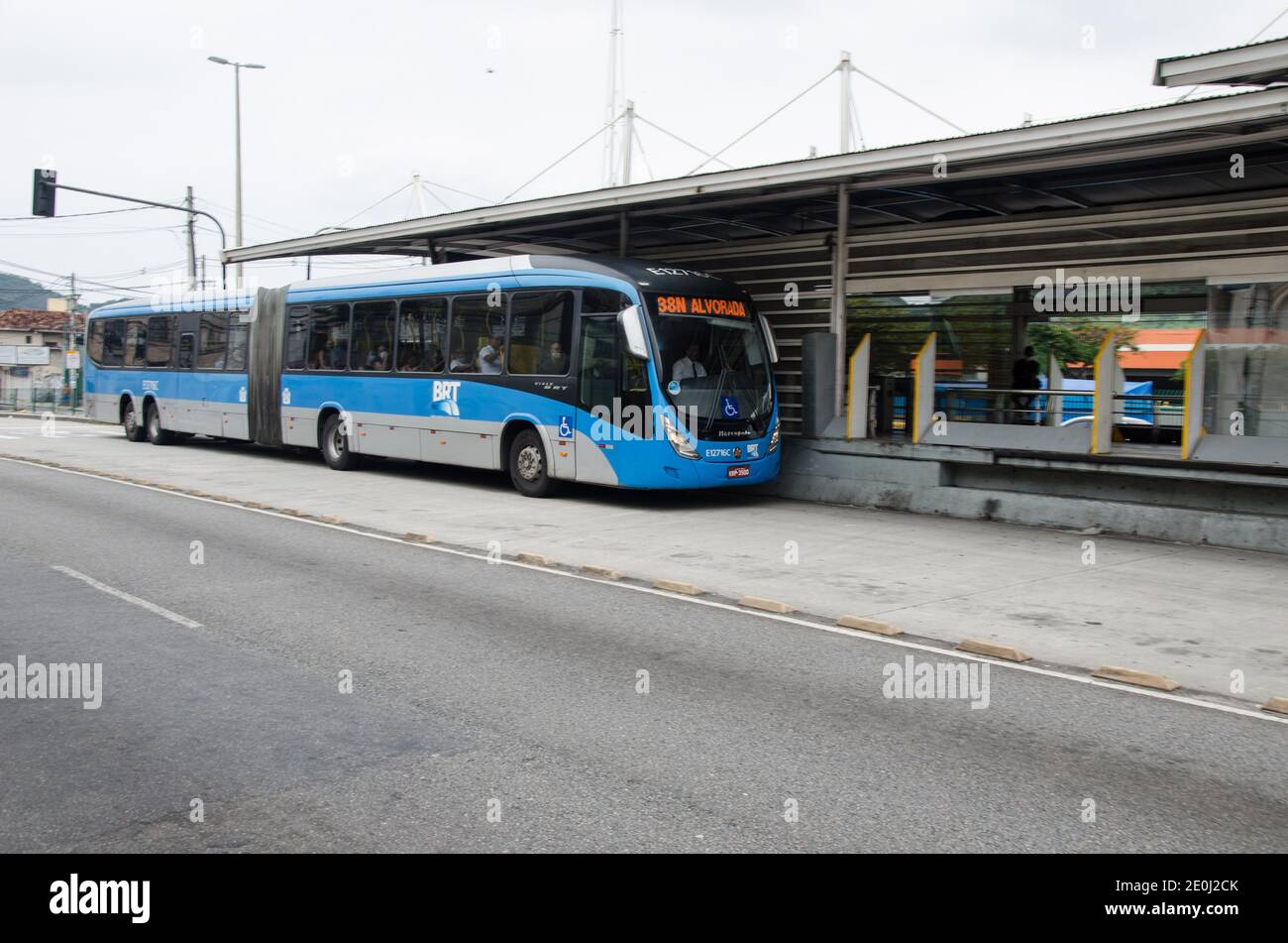 Rio de Janeiro, Brésil. 1er janvier 2021. L'actuel maire de Rio, Eduardo Paes, a pris ses fonctions ce vendredi matin (1) et a eu comme l'un de ses premiers décrets comment annuler l'acte de l'ancien maire Marcelo Crivella, qui a libéré la circulation des taxis dans le BRT Trancarioca. Paes a révoqué le décret 48,181 du 12 novembre 2020. Credit: Wallace Silva/FotoArena/Alamy Live News Banque D'Images