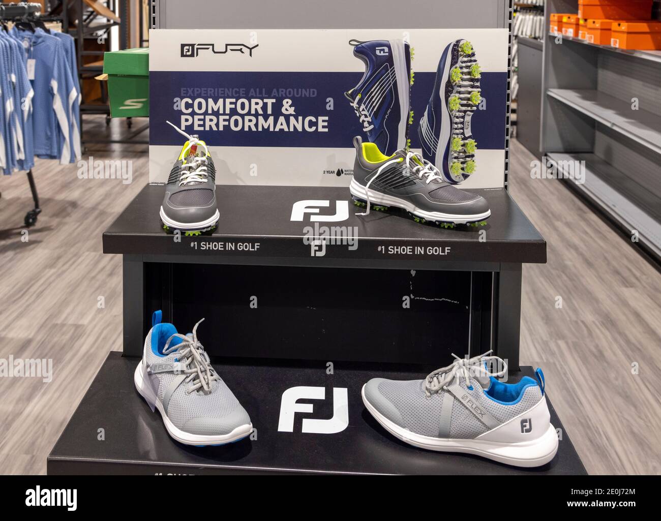 Chaussures de golf FootJoy en solde, Dick's Sporting Goods, Columbia Mall,  Kennewick, Washington Sate, États-Unis Photo Stock - Alamy