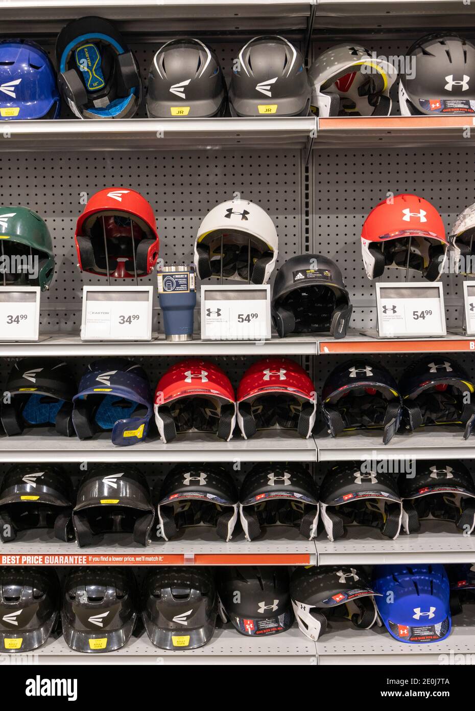Casques de baseball pour jeunes, Dick's Sporting Goods, Columbia Mall, Kennewick, Washington Sate, États-Unis Banque D'Images