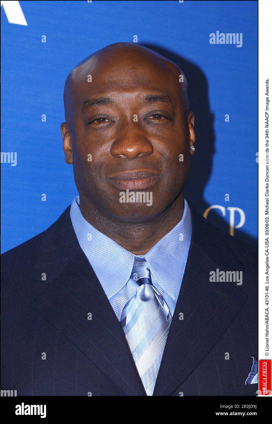 Michael Clarke Duncan, la star du Green Mile nominée aux Oscars, est décédé après près de deux mois de traitement après une crise cardiaque en juillet. L'attaché de presse a publié une déclaration de la partenaire de Duncan, le révérend Omarosa Manigault-Stallworth, disant que l'acteur de 54 ans est décédé lundi matin dans un hôpital de Los Angeles. Photo du fichier : © Lionel Hahn/ABACA. 43131-48. Los Angeles-CA-USA. 03/08/03. Michael Clarke Duncan participe au 34e prix de l'image de la NAACP. Banque D'Images