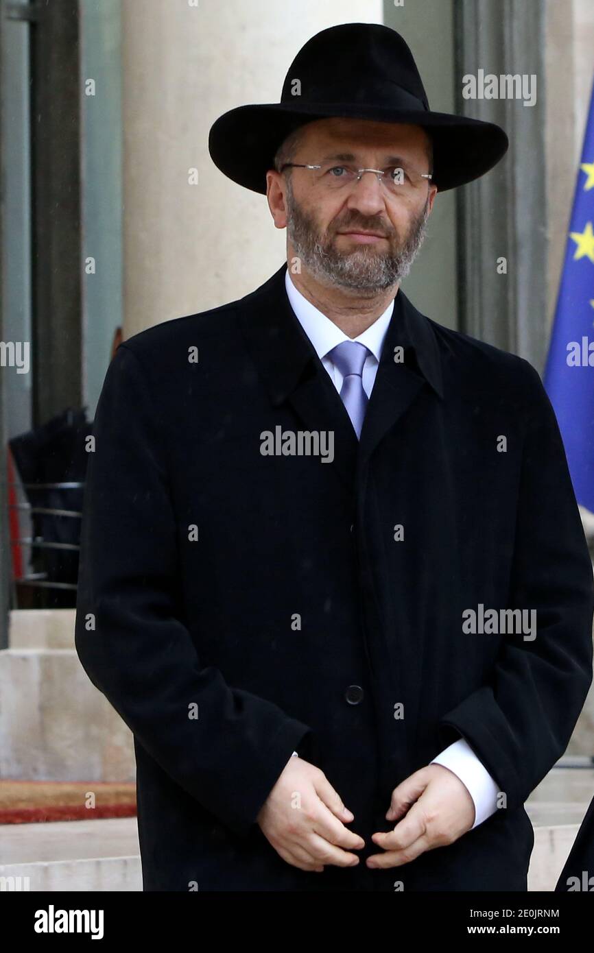 Le Grand rabbin français Gilles Bernheim quitte le palais présidentiel de l'Elysée après une réunion de travail avec le Président français, à Paris, en France, le 12 juillet 2012. Photo de Stephane Lemouton/ABACAPRESS.COM Banque D'Images