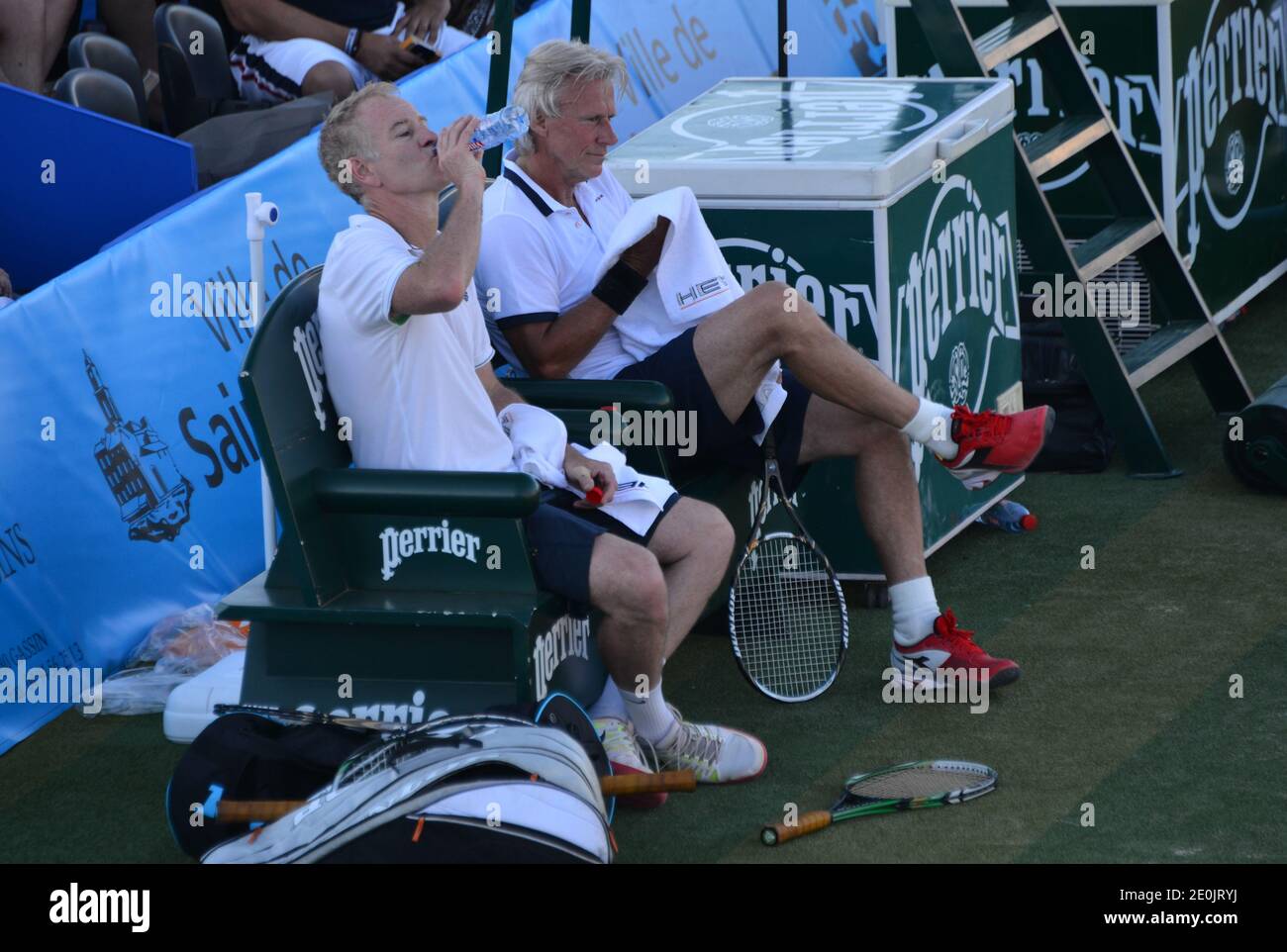 John McEnroe et Bjorn Borg assistent au circuit de tennis classique 2012 à Saint-Tropez, Côte d'Azur, France, le 12 juillet 2012. Photo par ABACAPRESS.COM Banque D'Images