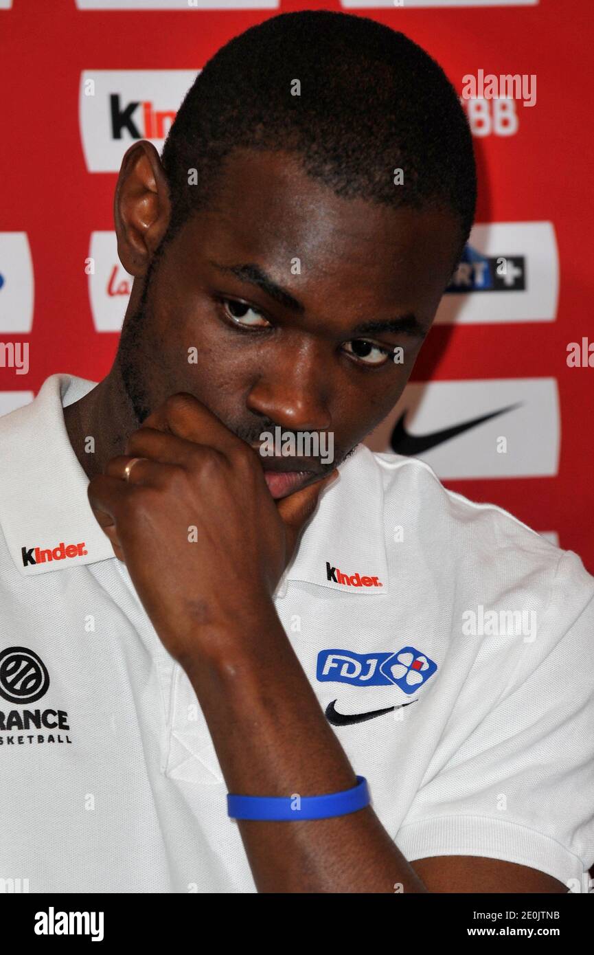 Yannick Bokolo, membre de l'équipe nationale française de basket-ball, pose lors du Festival mondial de basket-ball à Cité universitaire, à Paris, le 14 juillet 2012. Photo d'Aurore Marechal/ABACAPRESS.COM Banque D'Images