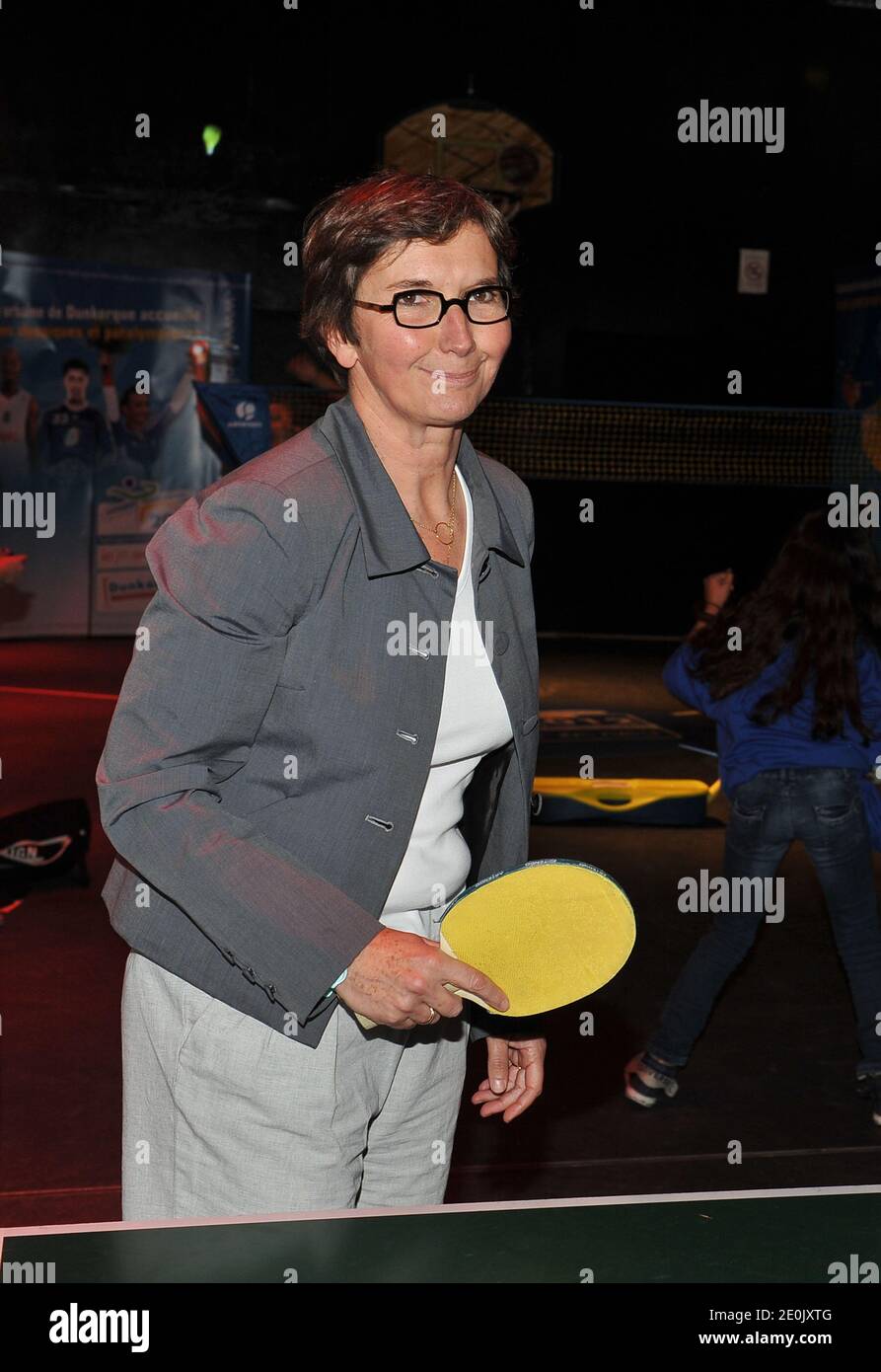 La ministre française des Sports Valérie Fourneyron visite les athlets français à Dunkerque, France, le 20 juillet 2012. Photo de Giancarlo Gorassini/ABACAPRESS.COM Banque D'Images