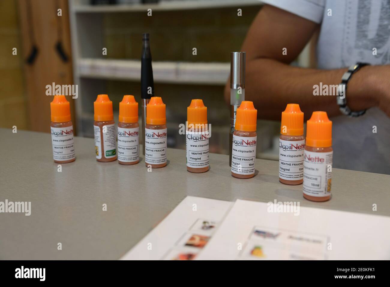 Clopinette  cigarette lectronique Photo Stock - Alamy