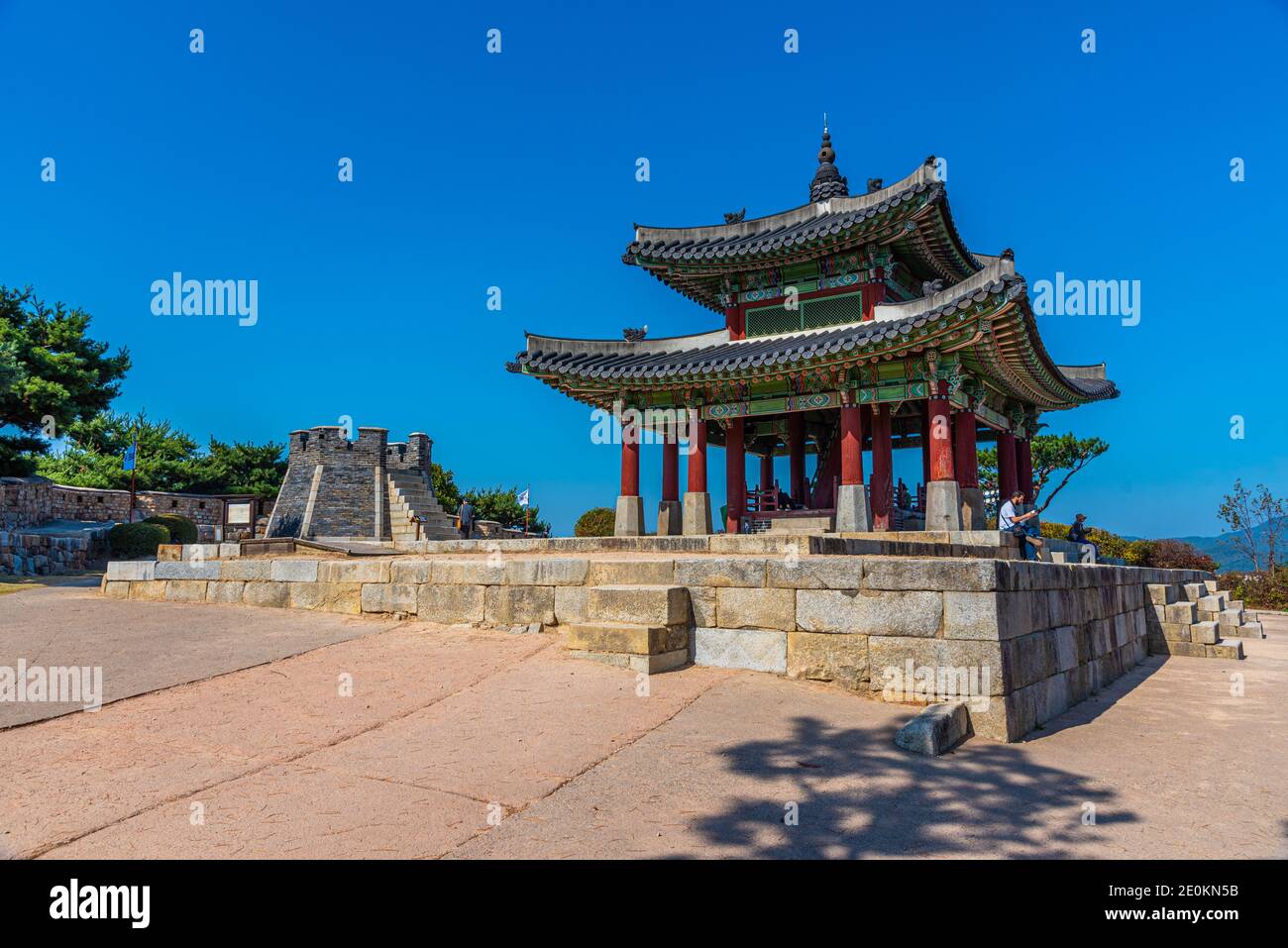 SUWON, CORÉE, 24 OCTOBRE 2019 : Hwaseong Jangdae à la forteresse de Hwaseong à Suwon, République de Corée Banque D'Images