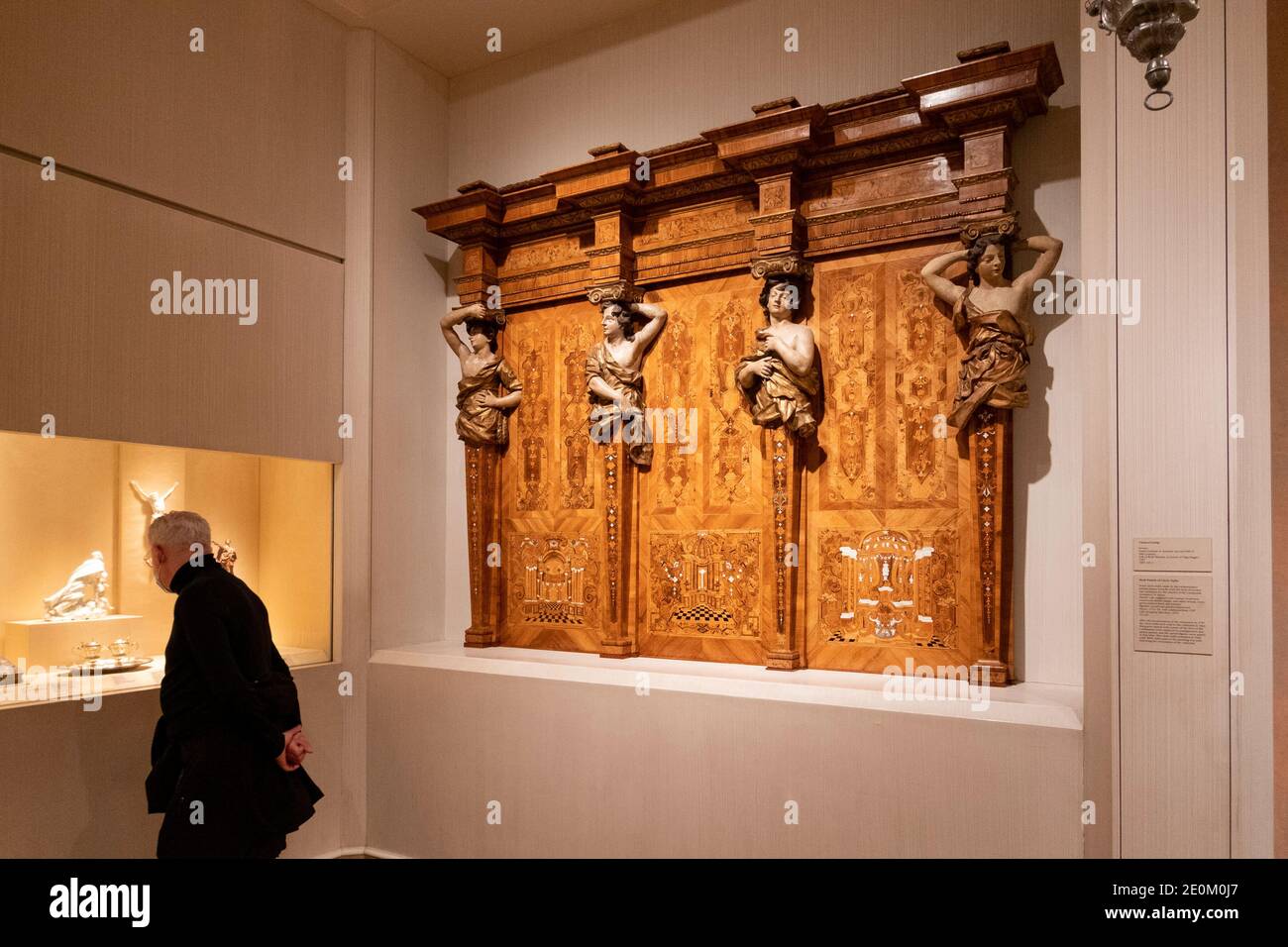 Les panneaux arrière des stands de chœur d'Allemagne sont exposés au Metropolitan Museum of Art de New York, aux États-Unis Banque D'Images