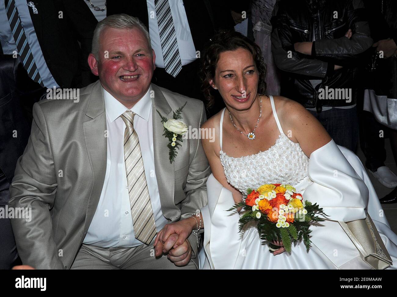 Thierry Olive Et Annie Assistent A Leur Propre Mariage Deux Anciens Candidats De L Emission De Television L Amour Est Dans Le Pre Saison 7 Au Ver S Cityhall Le 15 Septembre 12 Photo