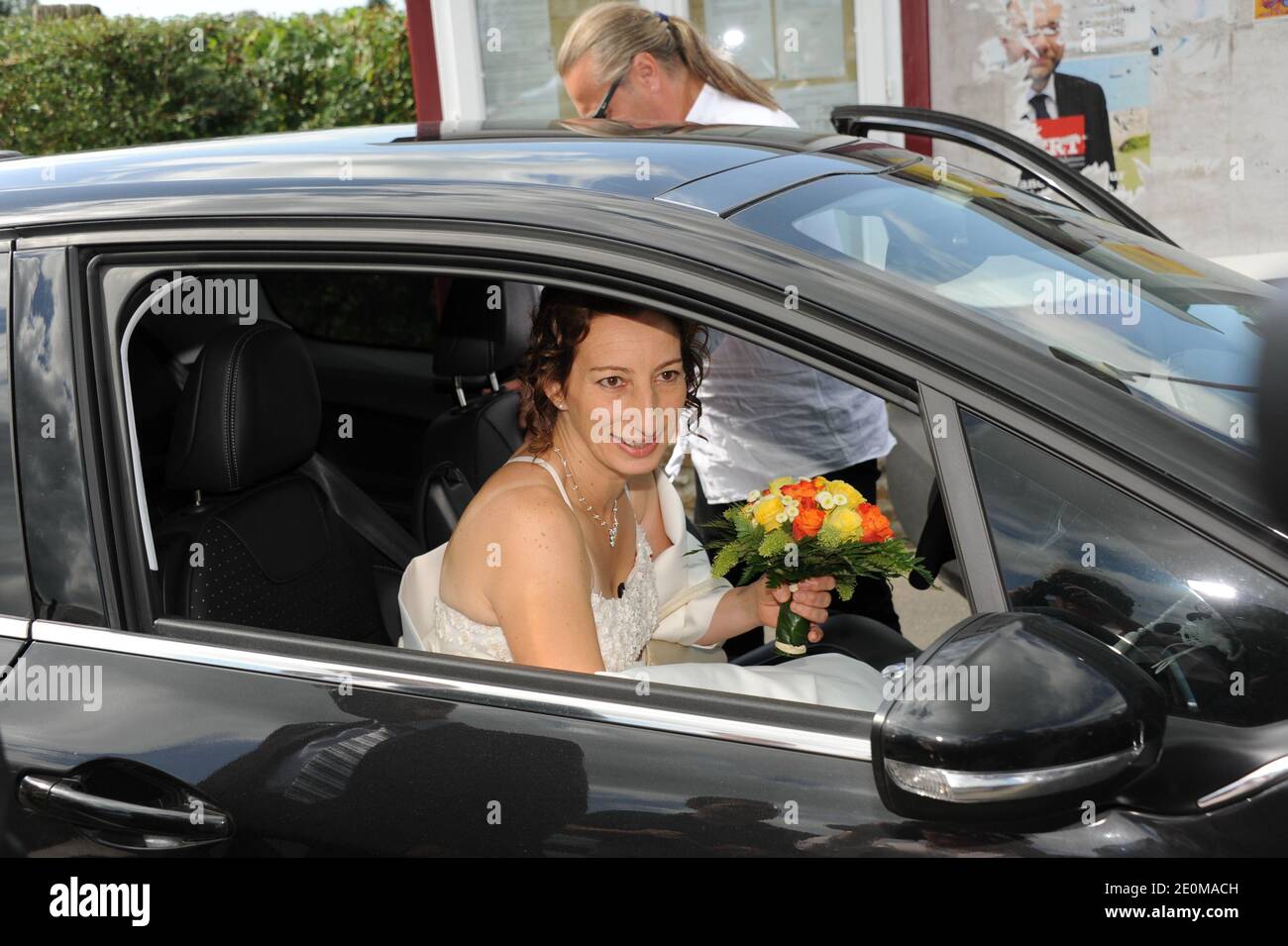 Annie assistant au mariage de Thierry Olive et Annie (l'amour est dans le pre 7) à Ver, France, le 15 septembre 2012. Photo de Wyters/Marechal/ABACAPRESS.COM Banque D'Images