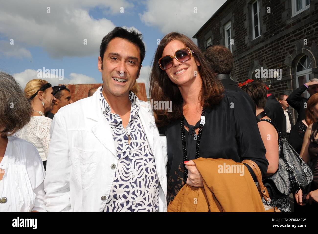 Patrice et Sandrine assistant au mariage de Thierry Olive et Annie (l'amour est dans le pré 7) à Ver, France, le 15 septembre 2012. Photo de Wyters/Marechal/ABACAPRESS.COM Banque D'Images