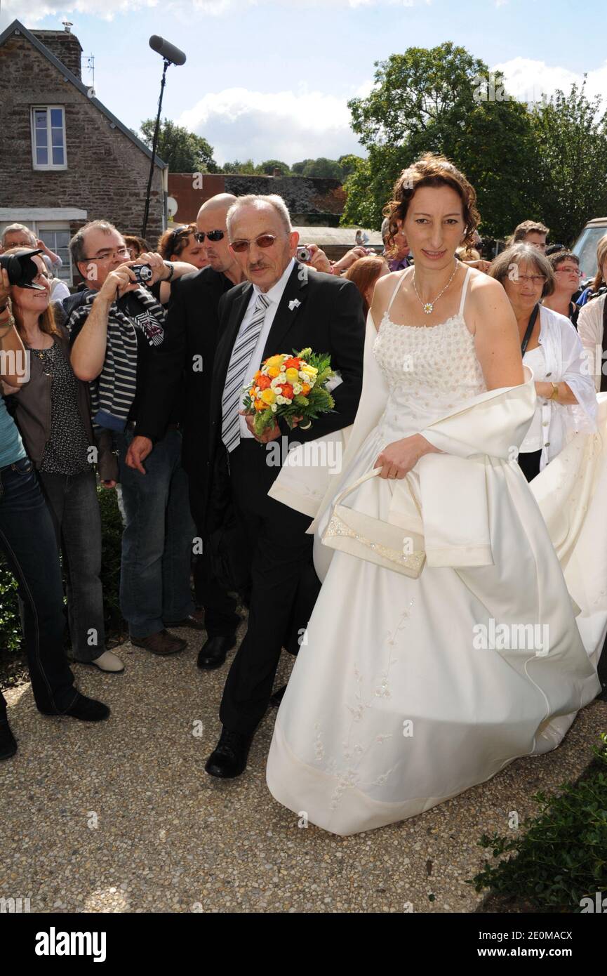 Annie, son père assistant au mariage de Thierry Olive et Annie (l'amour est dans le pré 7) à Ver, France, le 15 septembre 2012. Photo de Wyters/Marechal/ABACAPRESS.COM Banque D'Images