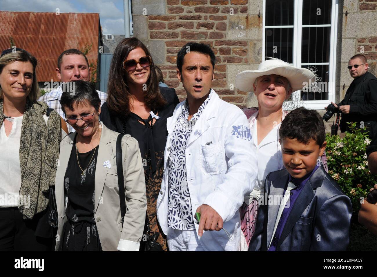 Solange Hugo Jeanne Sandrine Patrice Annie Assistant Au Mariage De Thierry Olive Et Annie L Amour Est Dans Le Pre 7 A Ver France Le 15 Septembre 12 Photo De Wyters Marechal Abacapress Com Photo Stock Solange Hugo Jeanne Sandrine Patrice Annie Assistant Au Mariage De Thierry Olive Et Annie L Amour Est Dans Le Pre 7 A Ver France Le 15 Septembre 12 Photo De Wyters Marechal Abacapress Com Photo Stock