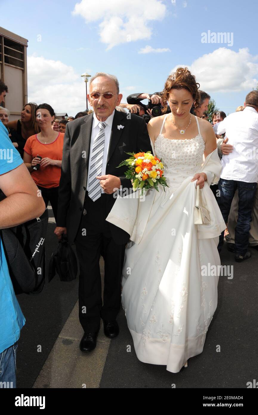 Annie, son père assistant au mariage de Thierry Olive et Annie (l'amour est dans le pré 7) à Ver, France, le 15 septembre 2012. Photo de Wyters/Marechal/ABACAPRESS.COM Banque D'Images
