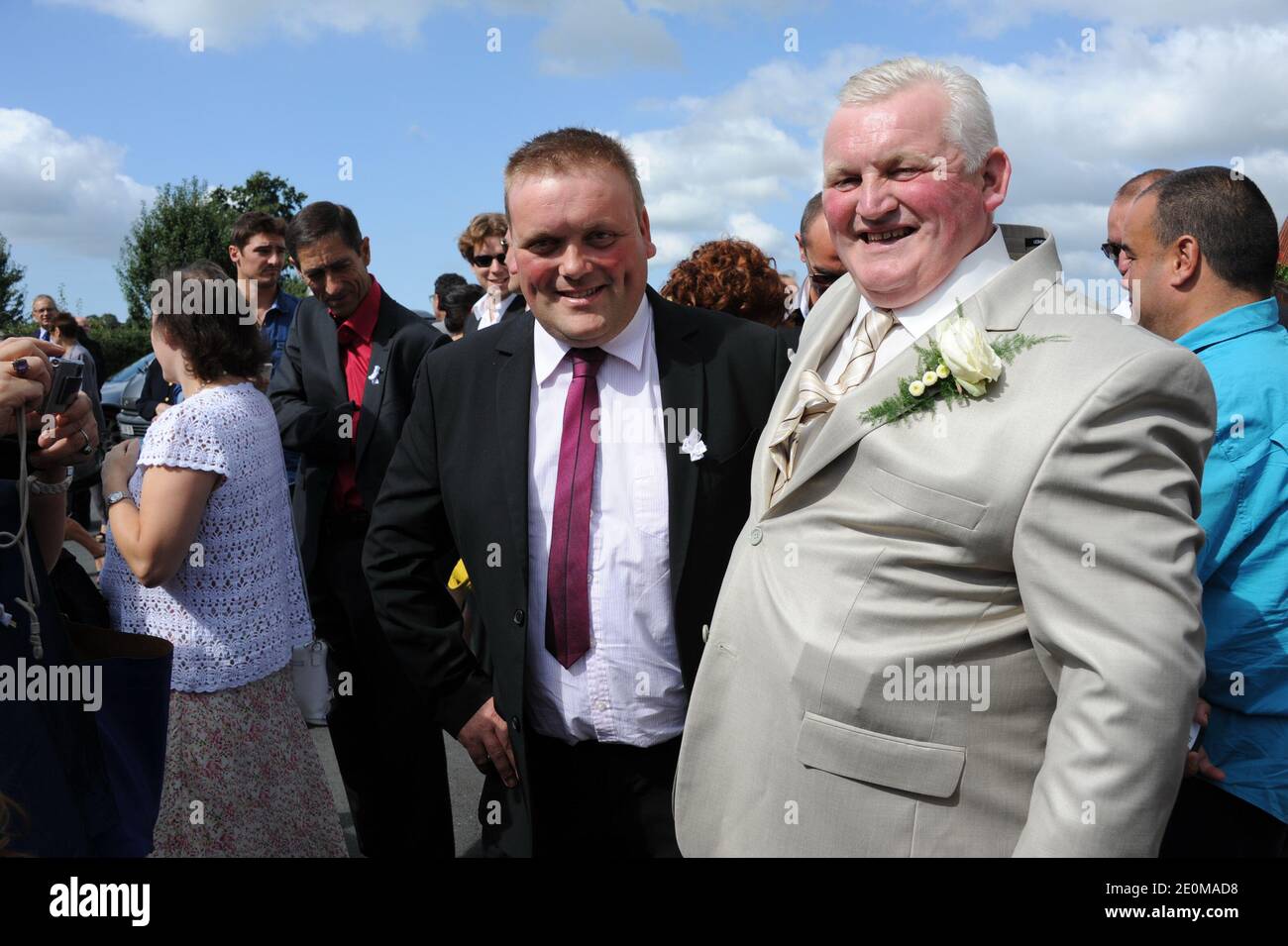 Thierry Olive Et Son Frere Assistent Au Mariage De Thierry Olive Et Annie L Amour Est Dans Le Pre 7 A Ver France Le 15 Septembre 12 Photo De Wyters Marechal Abacapress Com Photo Stock
