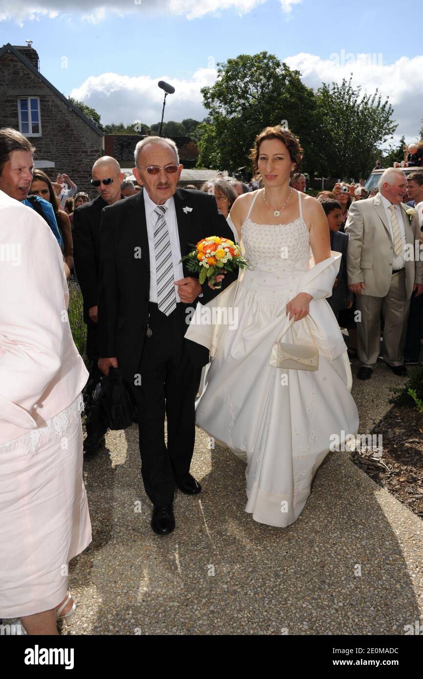 Annie et son père assistant au mariage de Thierry Olive et Annie(l'amour est dans le pré 7) à Ver, France, le 15 septembre 2012. Photo de Wyters/Marechal/ABACAPRESS.COM Banque D'Images