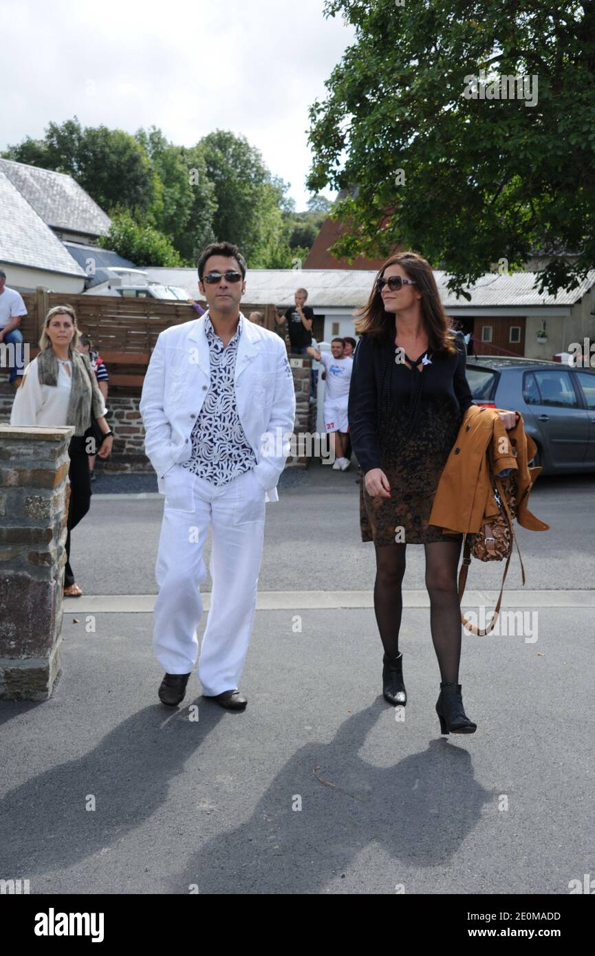 Patrice et Sandrine assistant au mariage de Thierry Olive et Annie (l'amour est dans le pré 7) à Ver, France, le 15 septembre 2012. Photo de Wyters/Marechal/ABACAPRESS.COM Banque D'Images