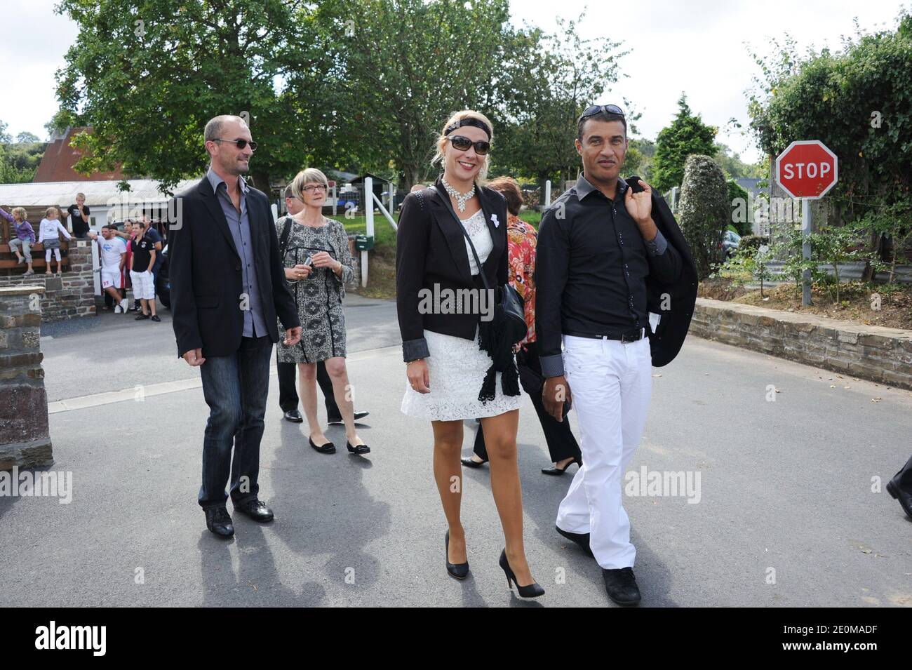 Annie, Bruno et Joseph assistant au mariage de Thierry Olive et Annie (l'amour est dans le pré 7) à Ver, France, le 15 septembre 2012. Photo de Wyters/Marechal/ABACAPRESS.COM Banque D'Images