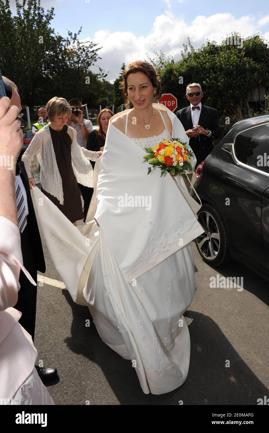 Annie assistant au mariage de Thierry Olive et Annie (l'amour est dans le pre 7) à Ver, France, le 15 septembre 2012. Photo de Wyters/Marechal/ABACAPRESS.COM Banque D'Images