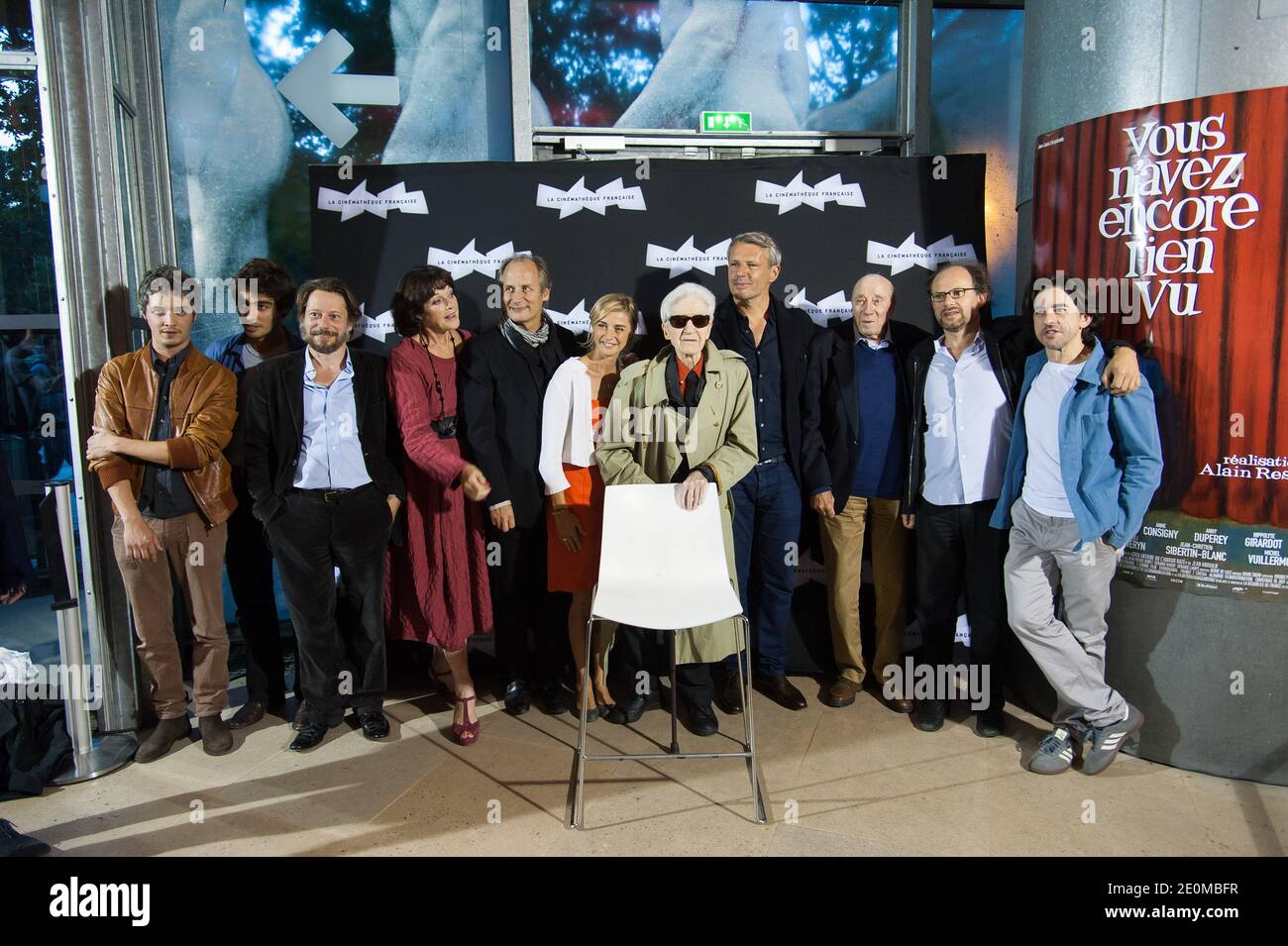 Sylvain Dieuaide, Mathieu Amalric, Anne Consigny, Anny Duperey, Hippolyte Girardot, directeur Alain Resnais, Lambert Wilson et Michel Robin assistent à la première en France du film 'vous n'avez encore rien vu' tenu à la Cinémathèque française à Paris, France, le 17 septembre 2012. Photo de Nicolas Genin/ABACAPRESS.COM Banque D'Images