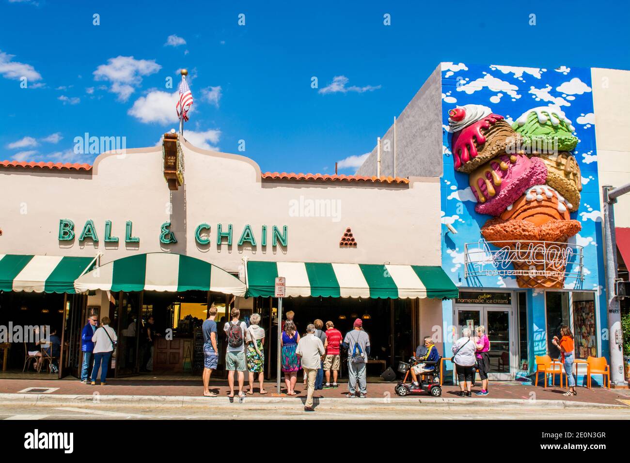Street Scenes le long de SW 8th St dans Little Havana est le quartier cubain de Miami, Miami, Floride. Banque D'Images