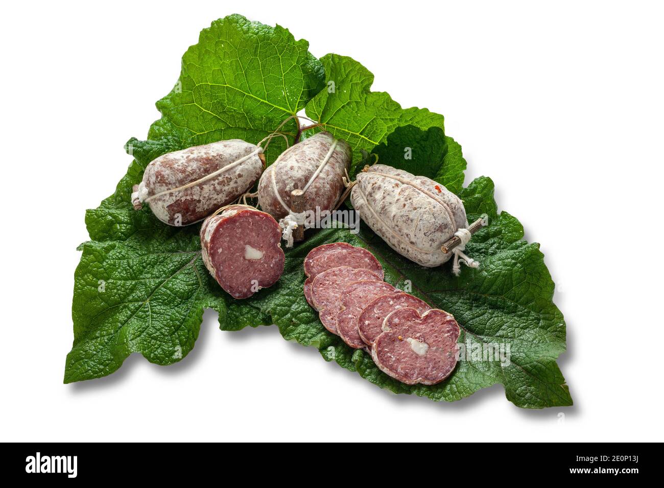 Cuisine méditerranéenne. La mortadelle di Campotosto, appelée boules de mule, est un produit typique du Campotosto. L'Aquila, Abruzzes, Italie, Europ Banque D'Images