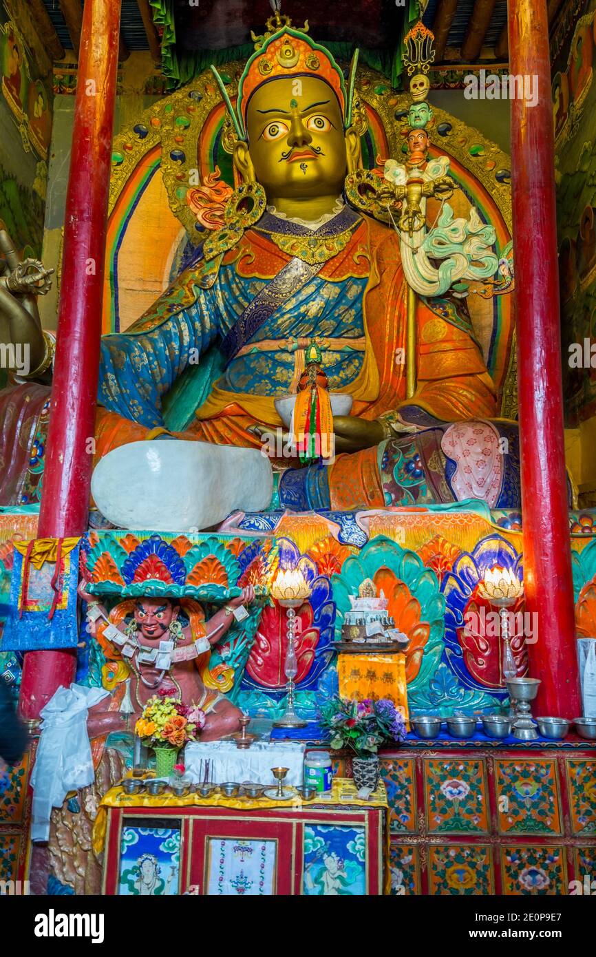 Thangka Tibétain Doré - Les 8 Formes De Guru Rinpoché - Décoration Murale Spirituelle Zen Pour Méditation